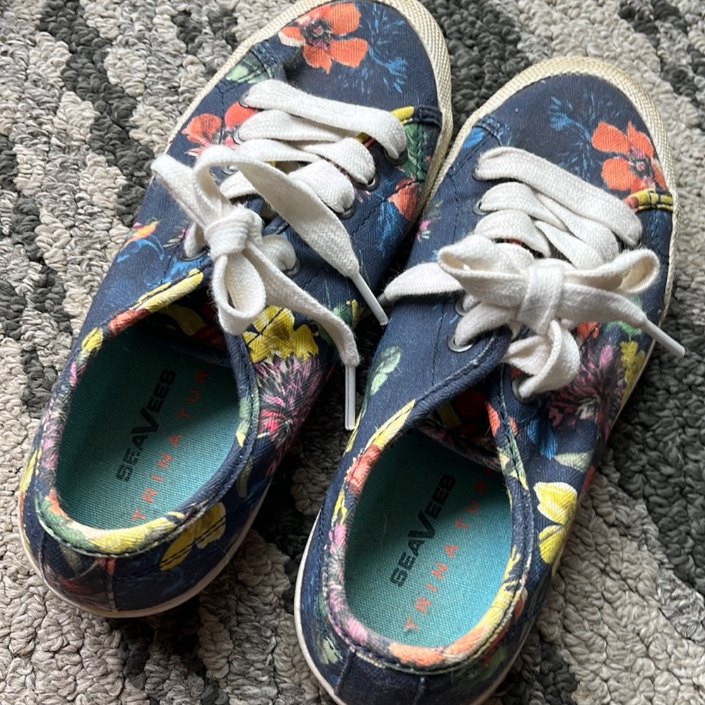 SeaVees Trina Turk, Monterey sneaker cotton canvas size 5.5. Gently used